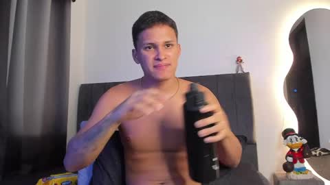 Snapshot of jamesowenn chatting on June 2026 05:39:01 AM James Owenn online show from June 2026 05:39:01 AM