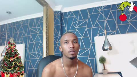 Snapshot of jamesparck chatting on December 2024 02:01:01 PM James online show from December 2024 02:01:01 PM