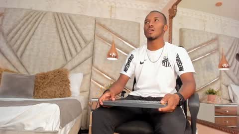 Snapshot of jamesparck chatting on January 2025 03:23:01 PM James online show from January 2025 03:23:01 PM