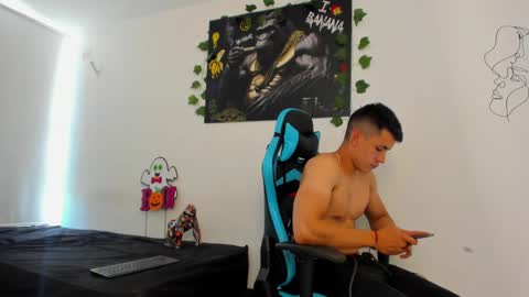 Jamess hott online show from December 2024 06:28:01 PM