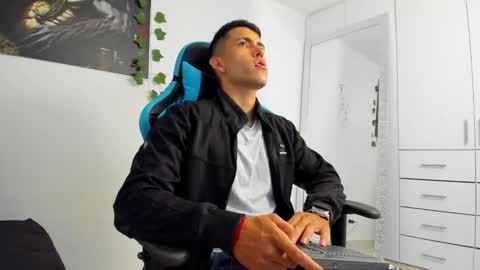 Jamess hott online show from December 2024 12:59:02 PM