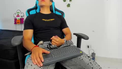 Jamess hott online show from January 2025 03:02:01 PM