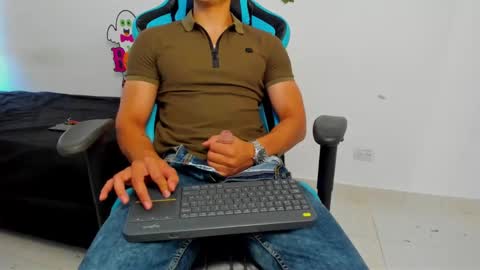 Jamess hott online show from January 2025 02:42:01 PM