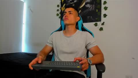 Jamess hott online show from February 2025 07:10:02 PM