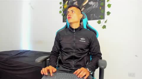 Jamess hott online show from February 2025 02:10:01 PM