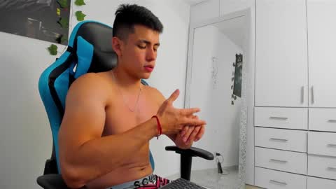 Jamess hott online show from February 2025 04:03:01 PM