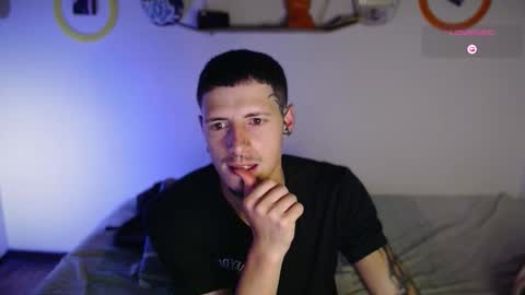 jamesss____ online show from November 2025 10:48:01 PM