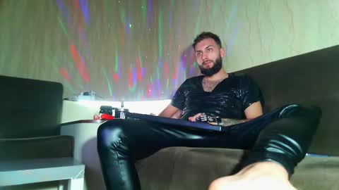 Robbie online show from February 2025 03:04:01 AM