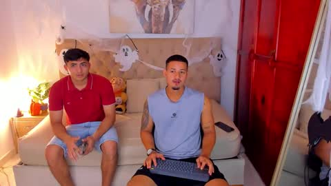 janomar01 online show from November 2025 06:43:02 PM