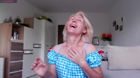 Snapshot of jasmin18v chatting on September 2025 08:48:01 AM Jasmin room for people 40 online show from September 2025 08:48:01 AM