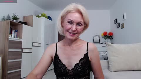 Snapshot of jasmin18v chatting on September 2025 01:24:01 PM Jasmin room for people 40 online show from September 2025 01:24:01 PM