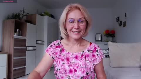 Snapshot of jasmin18v chatting on September 2025 01:38:02 PM Jasmin room for people 40 online show from September 2025 01:38:02 PM