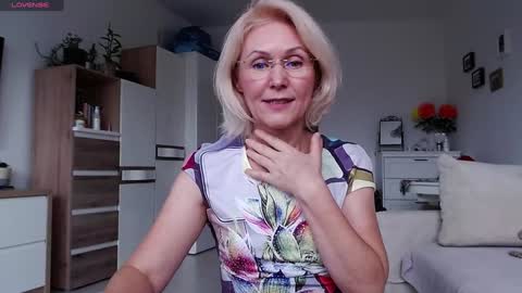 Snapshot of jasmin18v chatting on November 2025 12:40:02 PM Jasmin room for people 40 online show from November 2025 12:40:02 PM