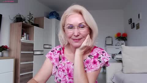Snapshot of jasmin18v chatting on November 2025 07:52:01 AM Jasmin room for people 40 online show from November 2025 07:52:01 AM