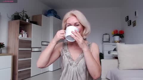 Snapshot of jasmin18v chatting on November 2025 08:03:02 AM Jasmin room for people 40 online show from November 2025 08:03:02 AM