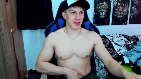 Snapshot of javiersexymann chatting on December 2024 08:29:01 PM Javier online show from December 2024 08:29:01 PM