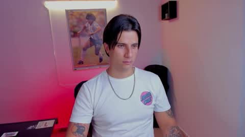 Jay Alvarrez online show from November 2025 07:58:01 PM