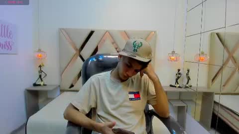 Snapshot of jdwhite18 chatting on July 2026 01:29:01 AM jdwhite18 online show from July 2026 01:29:01 AM