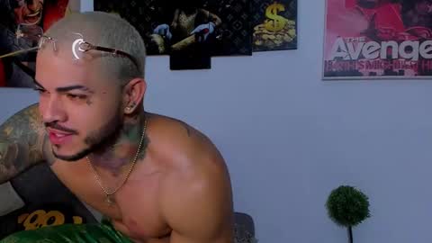 Snapshot of jean_lopez chatting on March 2025 04:34:02 AM Jean axelcrow Modelo Independiente online show from March 2025 04:34:02 AM