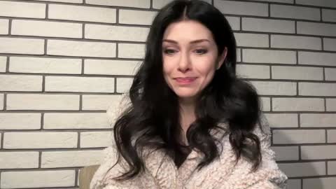 jennifer bones online show from November 2025 07:17:01 PM