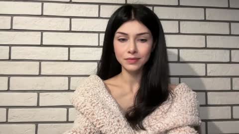 jennifer bones online show from December 2025 06:47:02 PM