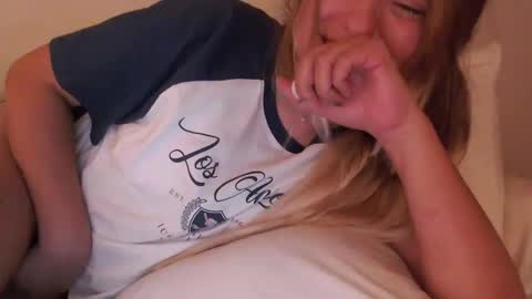 Snapshot of jei_sexysweet chatting on January 2025 04:01:01 AM jei online show from January 2025 04:01:01 AM