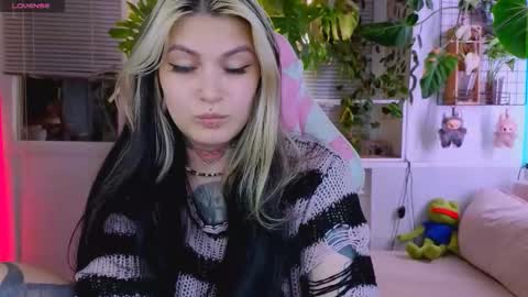 Snapshot of jelyaa chatting on September 2025 03:33:01 PM Jelya online show from September 2025 03:33:01 PM