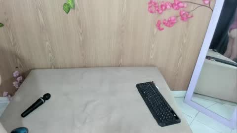 Jenelotizz online show from April 2026 04:07:02 AM