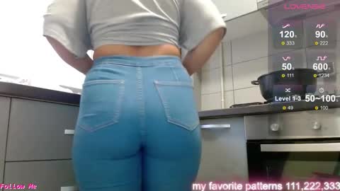 jen online show from October 2025 06:13:02 AM