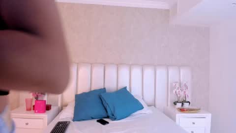 Samanta online show from November 2025 08:09:01 PM