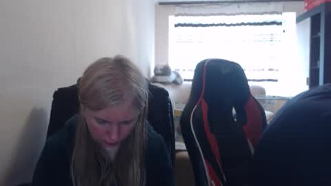 JenisAndPeter online show from April 2026 07:11:01 AM