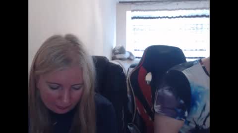 Snapshot of jenisandpeter chatting on June 2026 07:02:02 AM JenisAndPeter online show from June 2026 07:02:02 AM