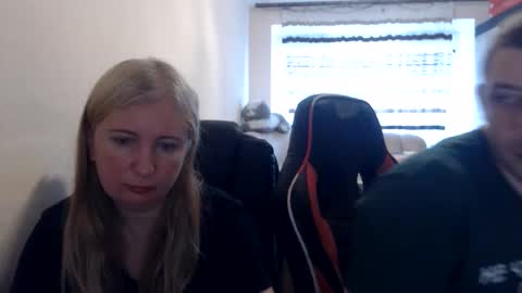 Snapshot of jenisandpeter chatting on June 2026 05:07:01 AM JenisAndPeter online show from June 2026 05:07:01 AM