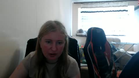 Snapshot of jenisandpeter chatting on June 2026 04:09:02 PM JenisAndPeter online show from June 2026 04:09:02 PM
