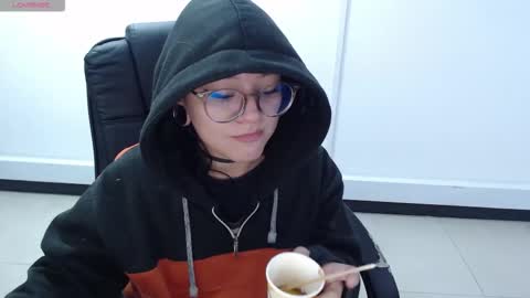 Snapshot of jenn_cg chatting on October 2025 08:53:02 PM jenn online show from October 2025 08:53:02 PM