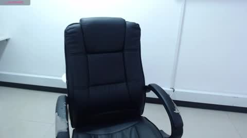 Snapshot of jenn_cg chatting on October 2025 04:07:02 PM jenn online show from October 2025 04:07:02 PM