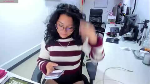 Snapshot of jenn_cg chatting on November 2025 07:37:01 PM jenn online show from November 2025 07:37:01 PM