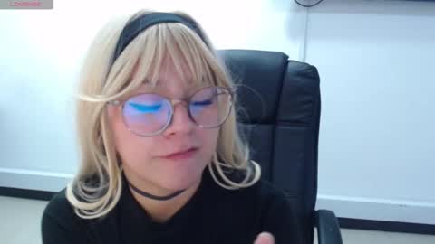 Snapshot of jenn_cg chatting on November 2025 08:07:01 PM jenn online show from November 2025 08:07:01 PM