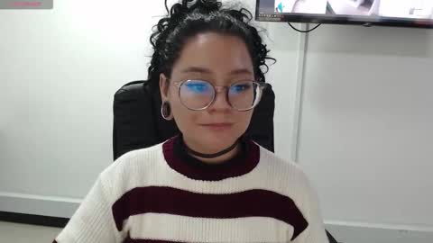 Snapshot of jenn_cg chatting on November 2025 05:01:02 PM jenn online show from November 2025 05:01:02 PM