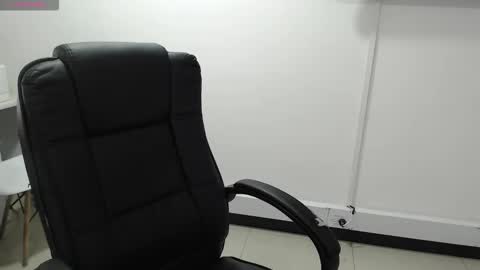 Snapshot of jenn_cg chatting on November 2025 10:32:01 PM jenn online show from November 2025 10:32:01 PM