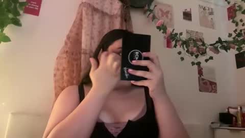 Snapshot of jennifer_robbie chatting on June 2026 11:20:01 PM jennifer_robbie online show from June 2026 11:20:01 PM