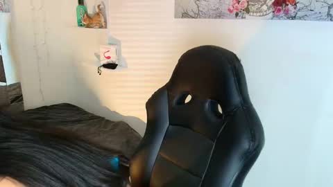 JENNIFER online show from November 2025 03:00:01 PM