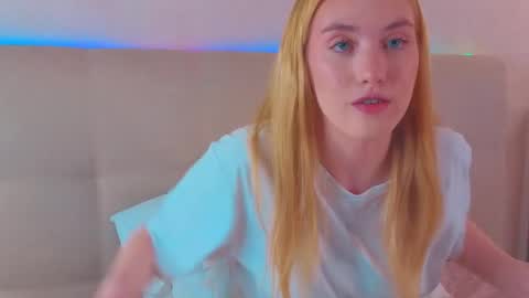 Snapshot of jennifercamprell chatting on April 2026 07:15:01 PM jennifercamprell online show from April 2026 07:15:01 PM