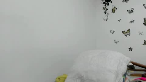 Snapshot of jenniferloveyou chatting on April 2026 05:07:01 PM jenniferloveyou online show from April 2026 05:07:01 PM
