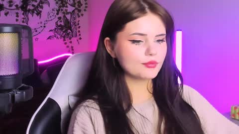 Jenni online show from December 2024 07:36:01 PM