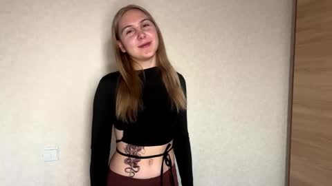 Snapshot of jennimarquis chatting on October 2025 02:04:01 PM Emilia online show from October 2025 02:04:01 PM