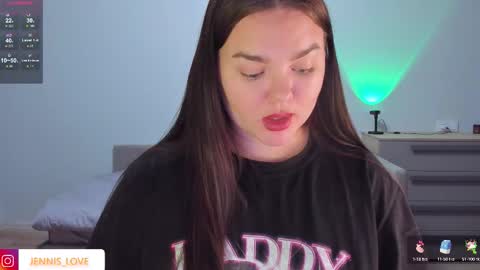 Mila online show from October 2025 06:44:01 AM