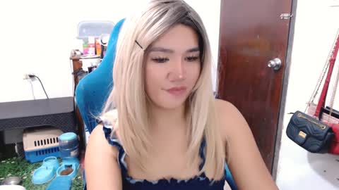 Snapshot of jenny_fromphil chatting on January 2025 04:07:01 AM Jenny online show from January 2025 04:07:01 AM