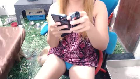 Snapshot of jenny_fromphil chatting on February 2025 05:25:02 PM Jenny online show from February 2025 05:25:02 PM