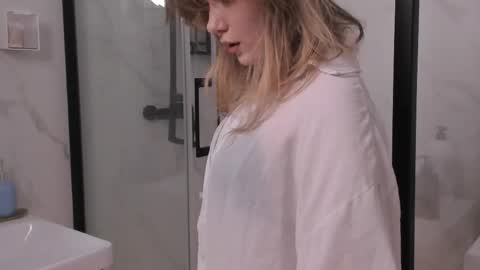 Jenny my next stream is on Saturday at 1 pmUTC Welcome to my WhatsApp 3 online show from April 2026 01:08:02 PM